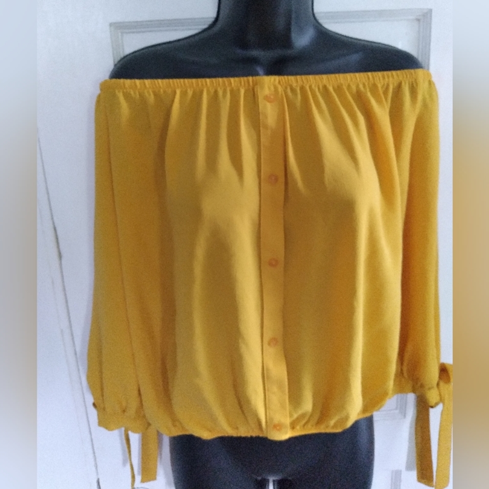 ❤️SALE ITEM Yellow off the shoulder crop top
